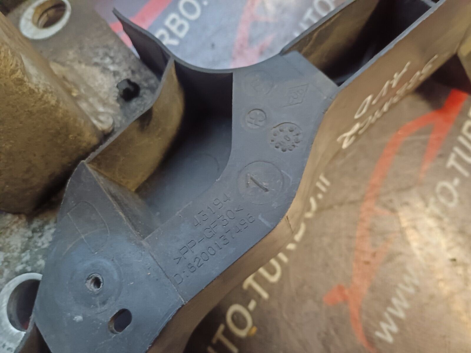 SUPPORT PHARE AVANT DROIT RENAULT SCENIC 2 REFERENCE: 8200137496