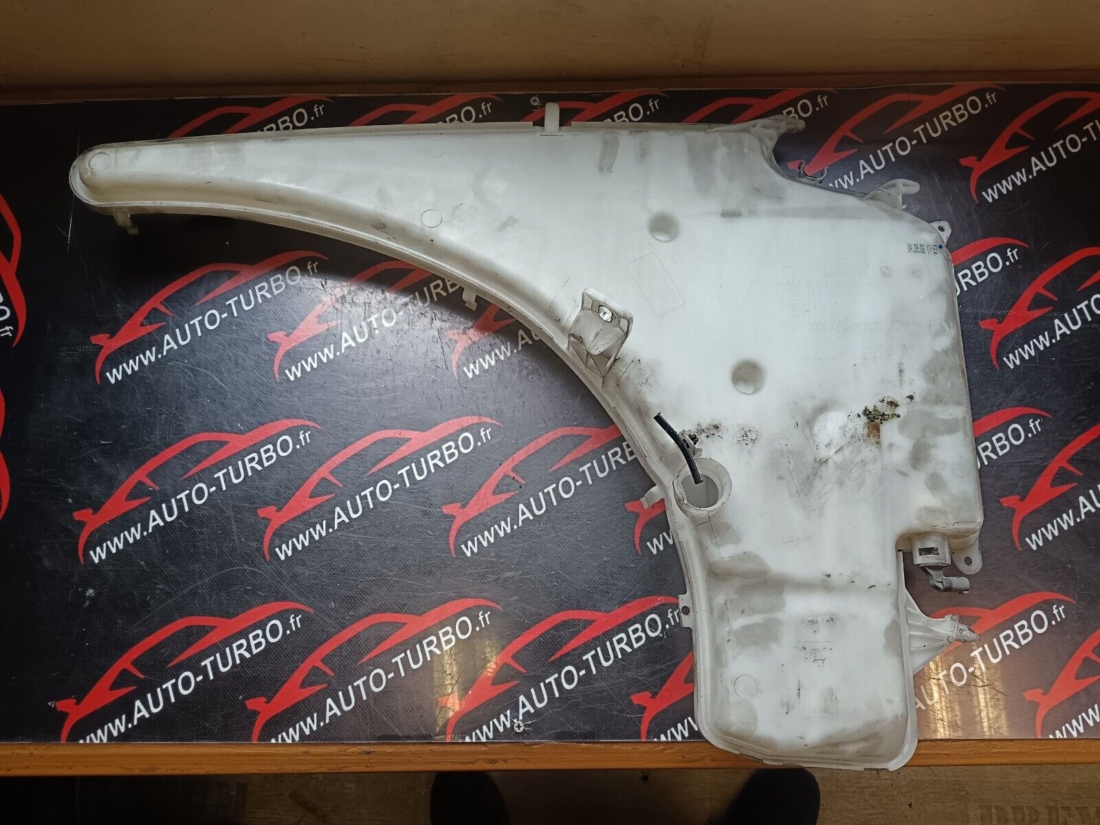 RESERVOIR LAVE-GLACE BMW SERIE 1 120i REFERENCE: 7124231