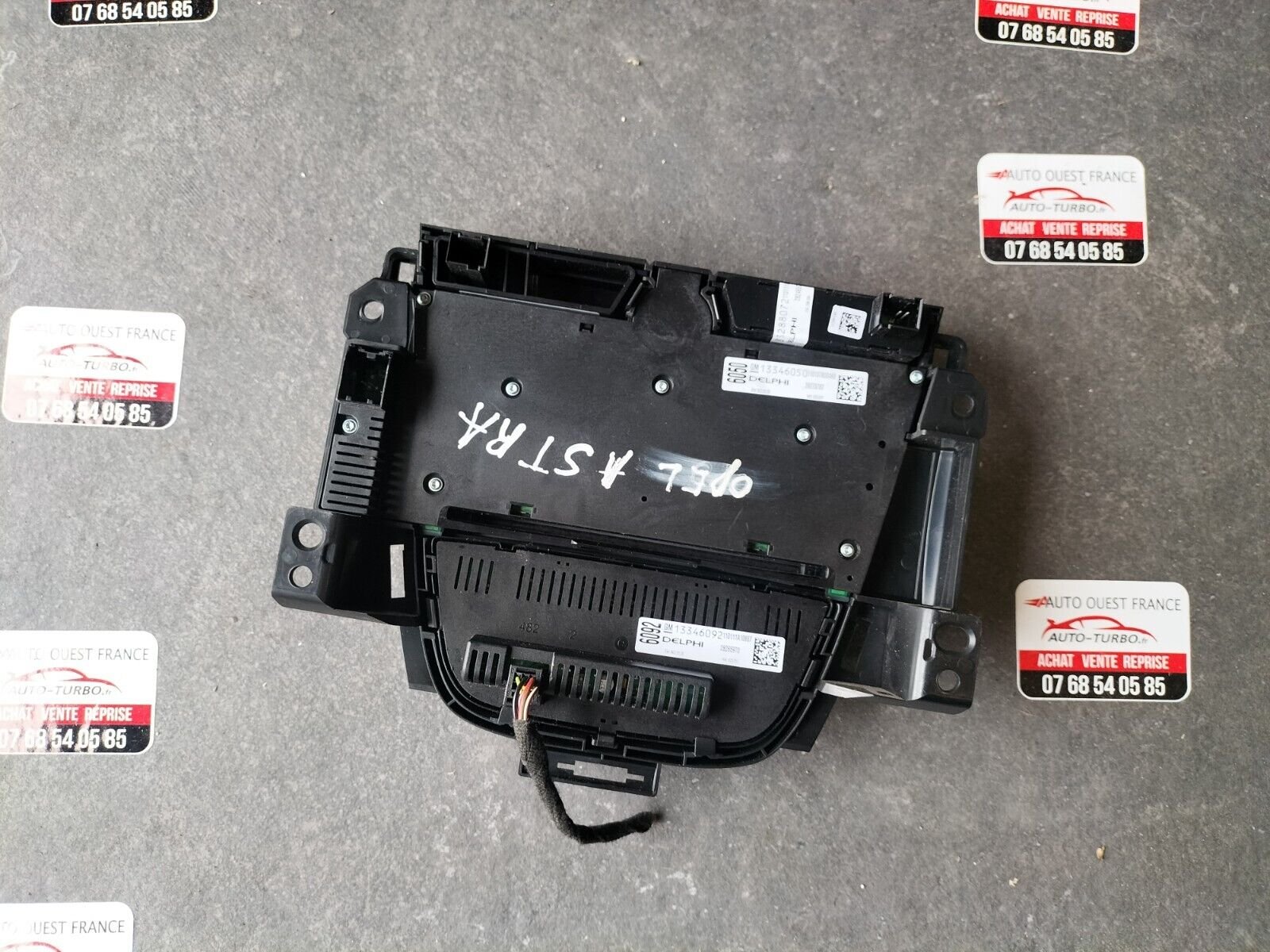 CONSOLE CENTRALE COMMANDES CLIM ET RADIO OPEL ASTRA J 13346050  .DELPHI 28273787