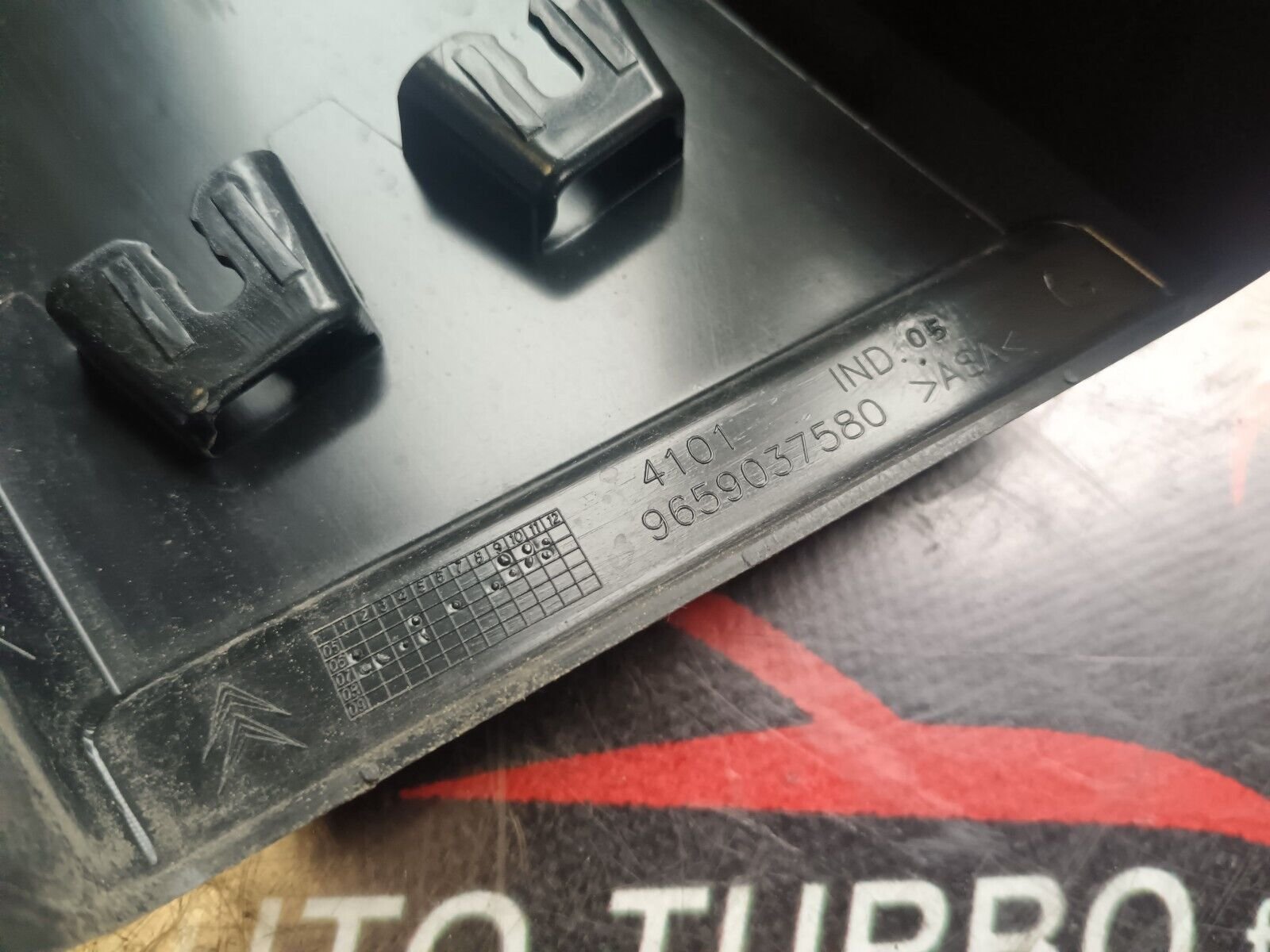 MOULURE GAUCHE CITROEN C4 PICASSO REFERENCE: 9659037580