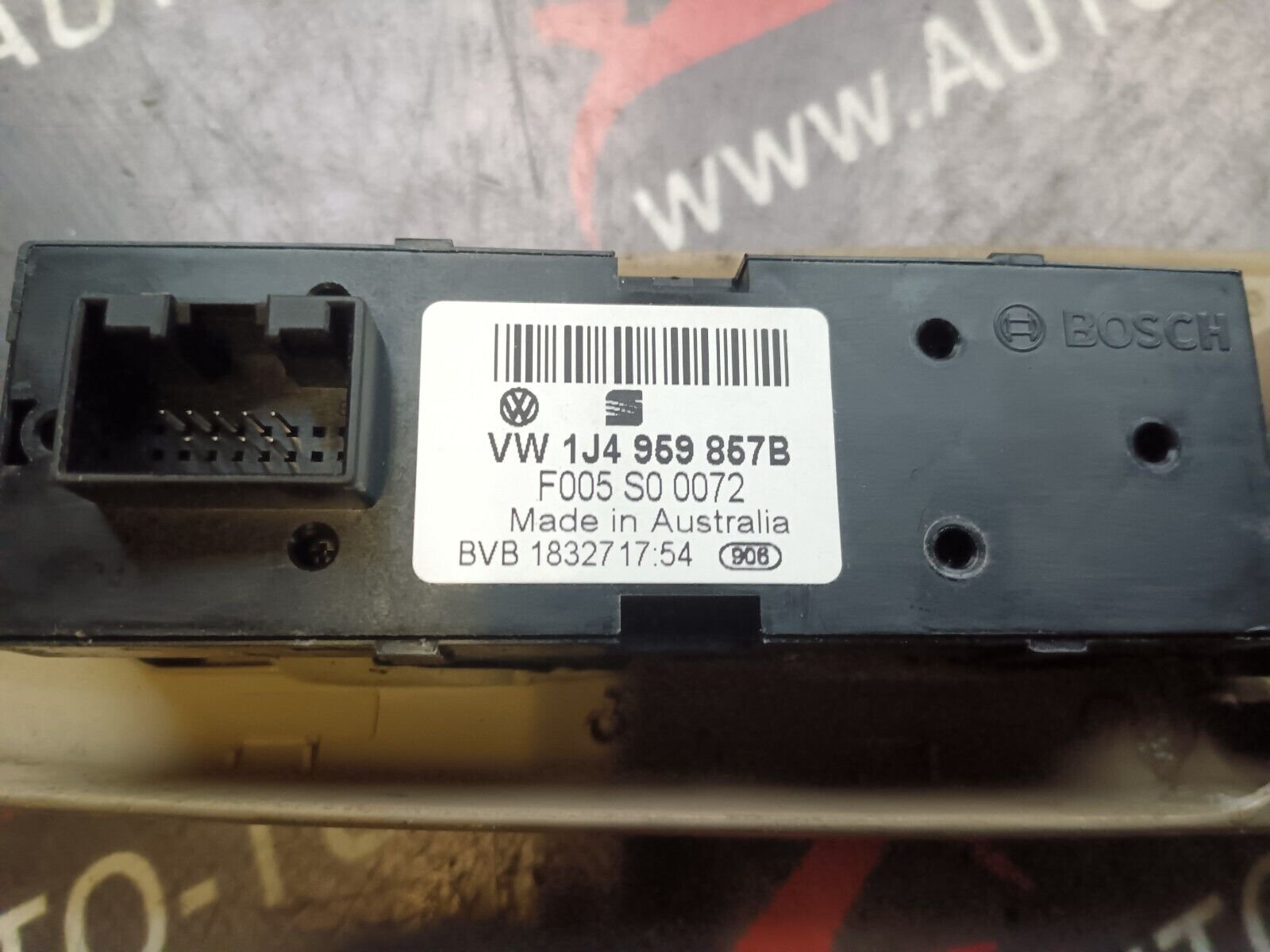 COMMANDE LEVE VITRES VOLKSWAGEN GOLF IV REFERENCE: 1J4959857