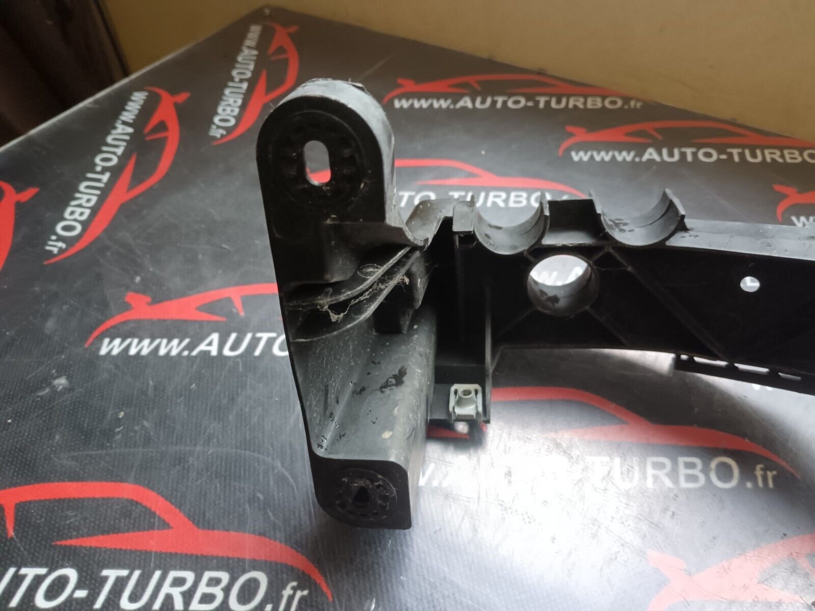 SUPPORT PARE-CHOC AVANT GAUCHE BMW SERIE 1 REFERENCE: 7120823