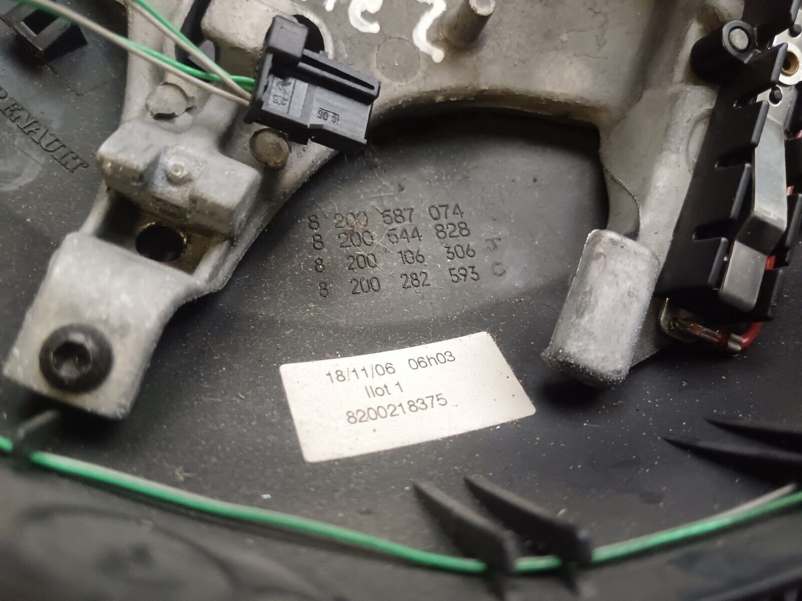 VOLANT EN CUIR RENAULT SCENIC 2 REFERENCE: 8200587074