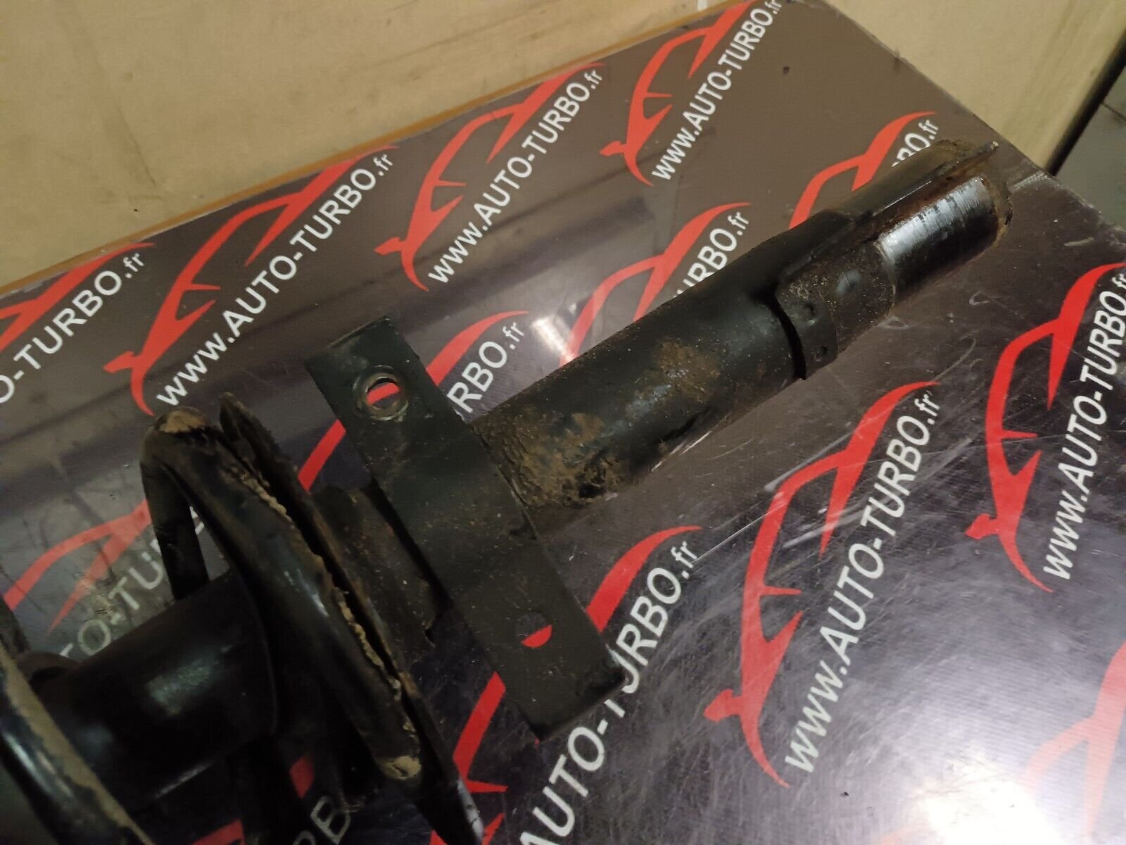 AMORTISSEUR AVANT DROIT RENAULT SCENIC 2 REFERENCE: 77673926