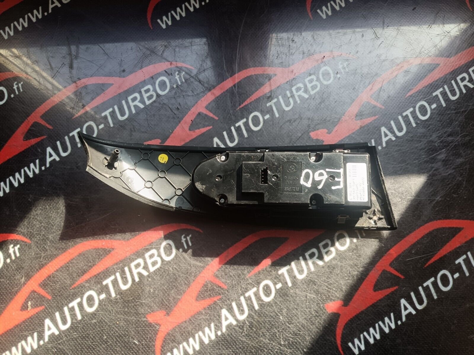 COMMANDE LEVE VITRE AVANT DROIT BMW 525 E60 REFERENCE: 6951924