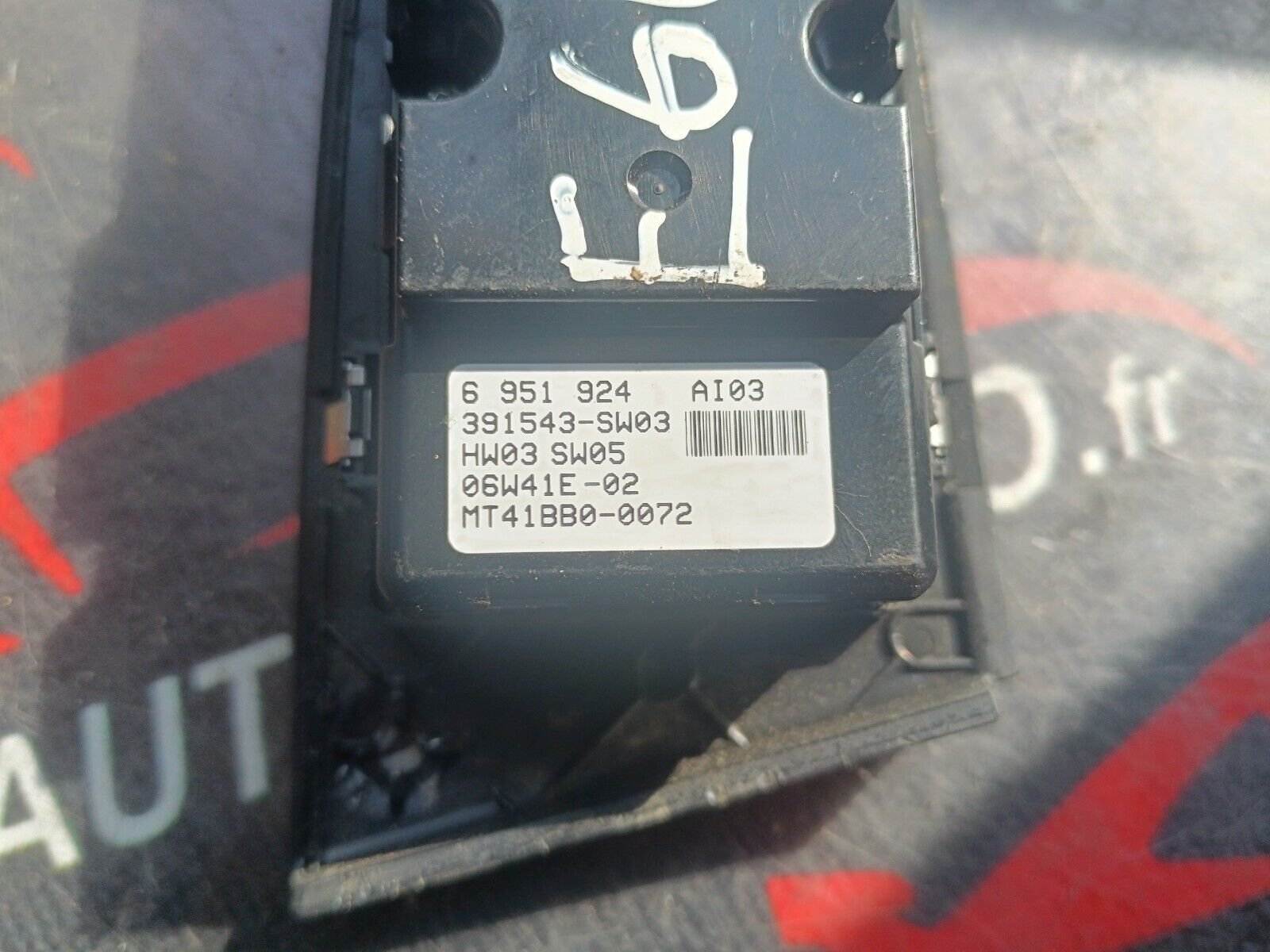 COMMANDE LEVE VITRE AVANT DROIT BMW 525 E60 REFERENCE: 6951924