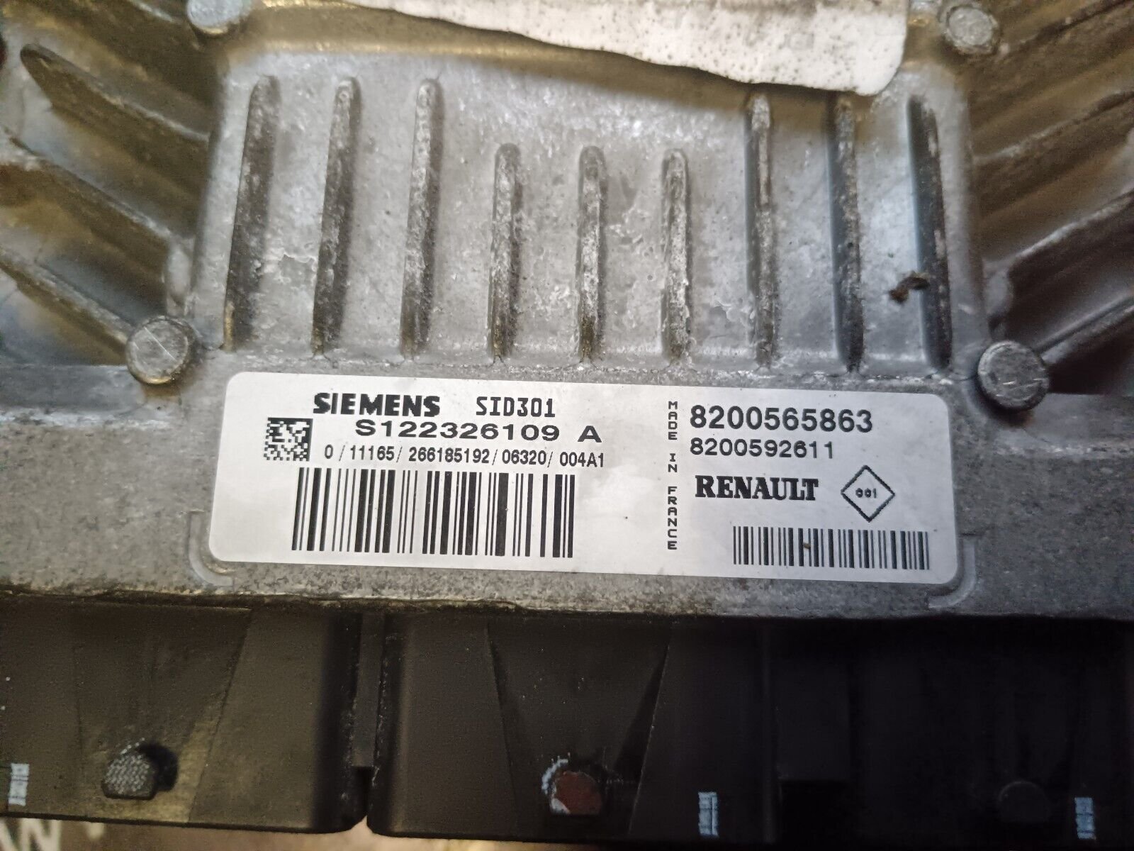 CALCULATEUR MOTEUR RENAULT SCENIC 2 REFERENCE: 8200565863