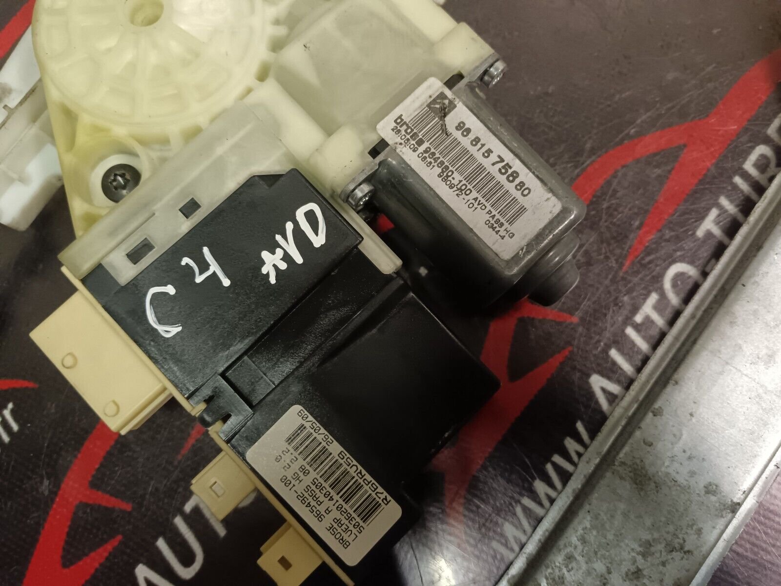 MECHANISME LEVE VITRE AVEC MOTEUR CITROEN C4 AVANT DROIT REFERENCE: 9657133580