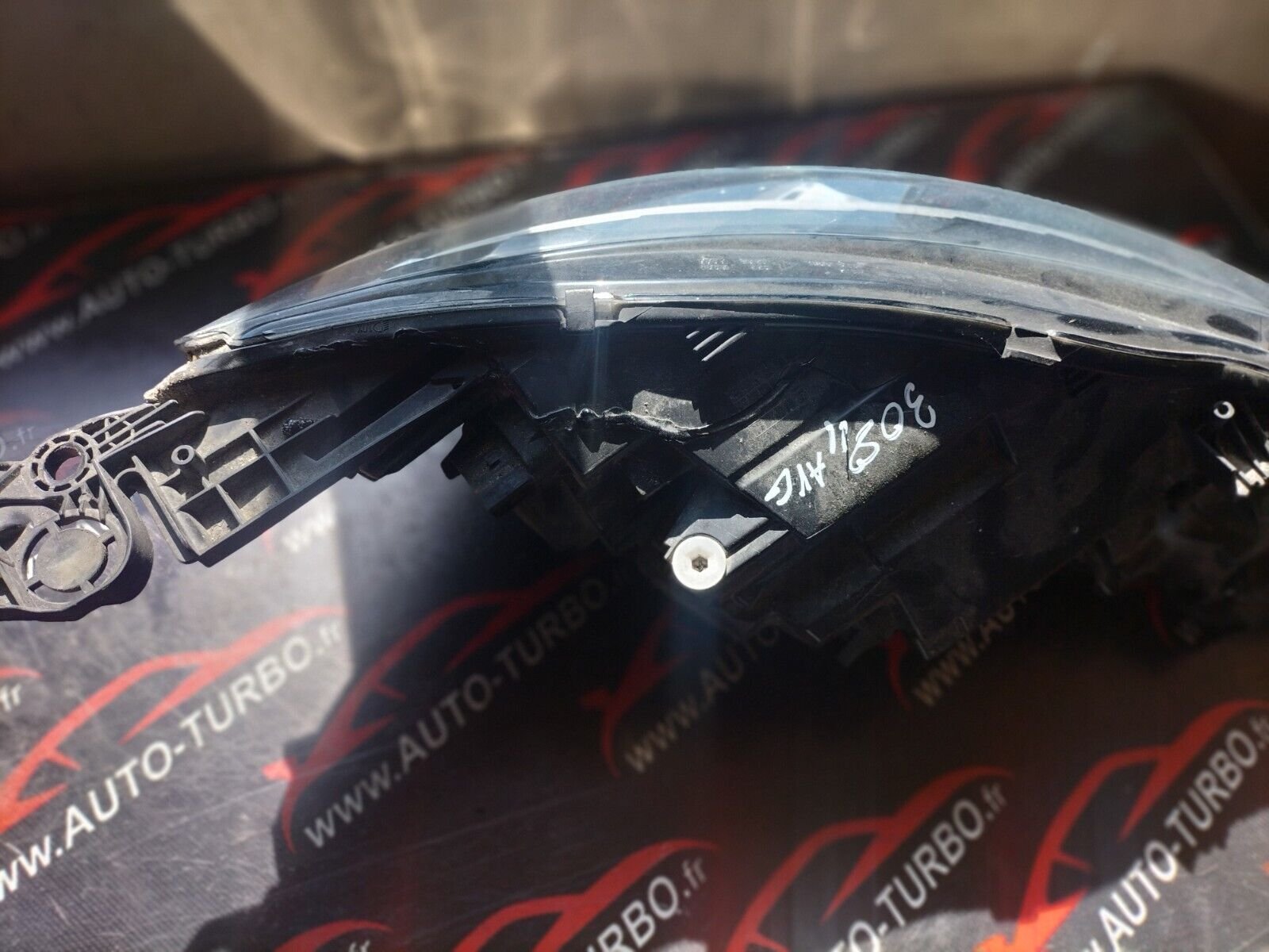 OPTIQUE DE PHARE XENON AVANT GAUCHE PEUGEOT 308 PHASE 2