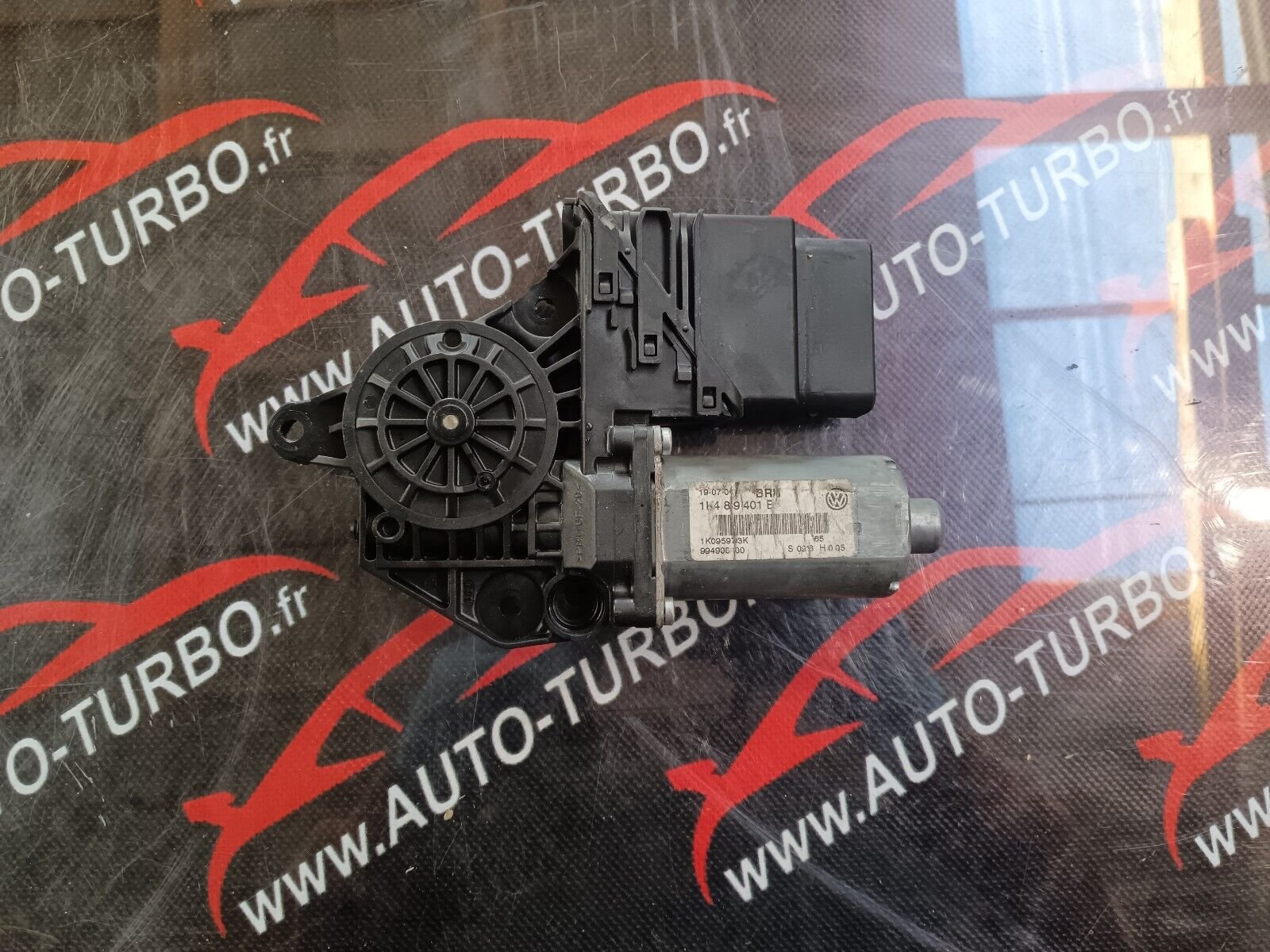 MOTEUR LEVE VITRE ARRIERE GAUCHE VOLKSWAGEN GOLF V REFERENCE: 1K0959703K