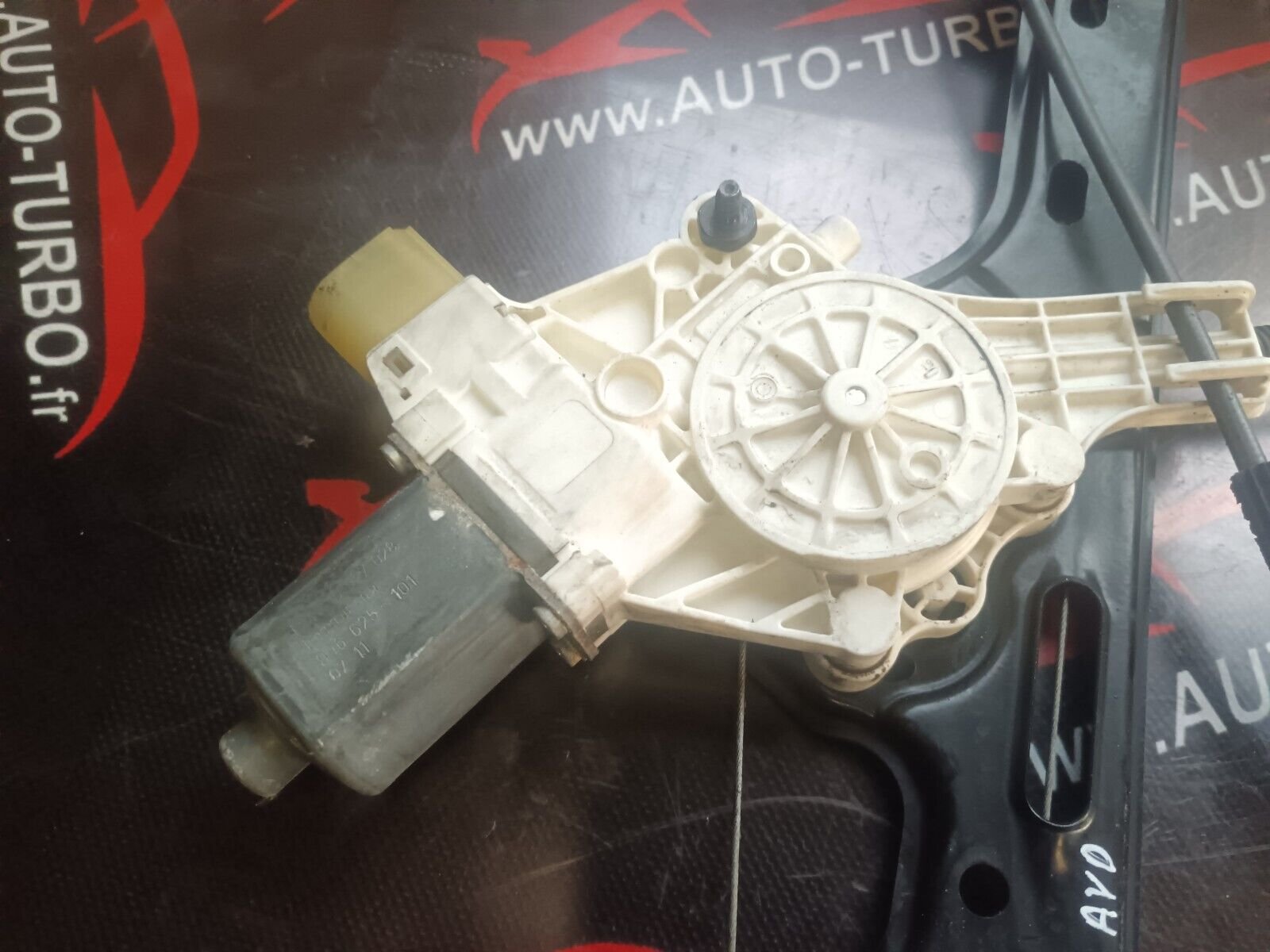 LEVE VITRE ELECTRIQUE AVANT DROIT BMW SERIE1 E87 REFERENCE0130822227