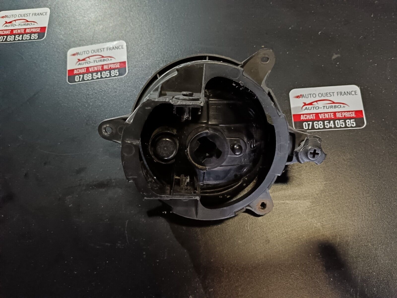 FEU ANTIBROUILLARD AVANT GAUCHE KIA SORENTO REFERENCE: 92201