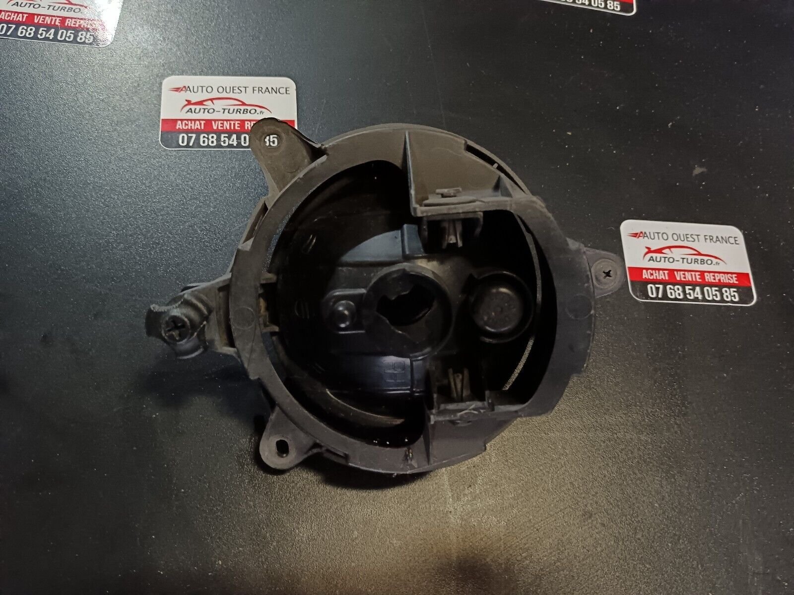 FEU ANTIBROUILLARD AVANT DROIT KIA SORENTO REFERENCE: 92202