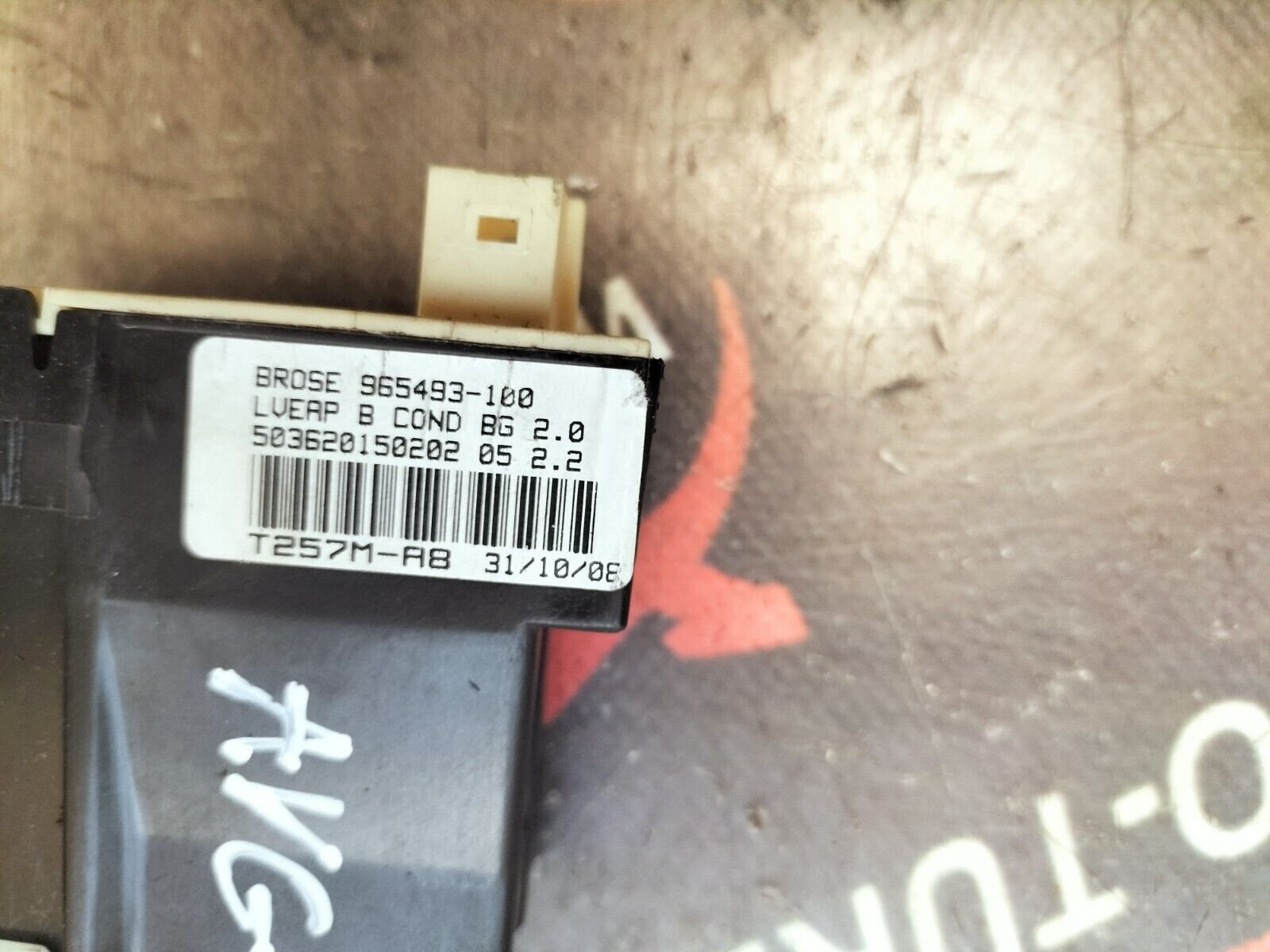 MOTEUR LEVE VITRE AVANT GAUCHE CITROEN C4  9681575280