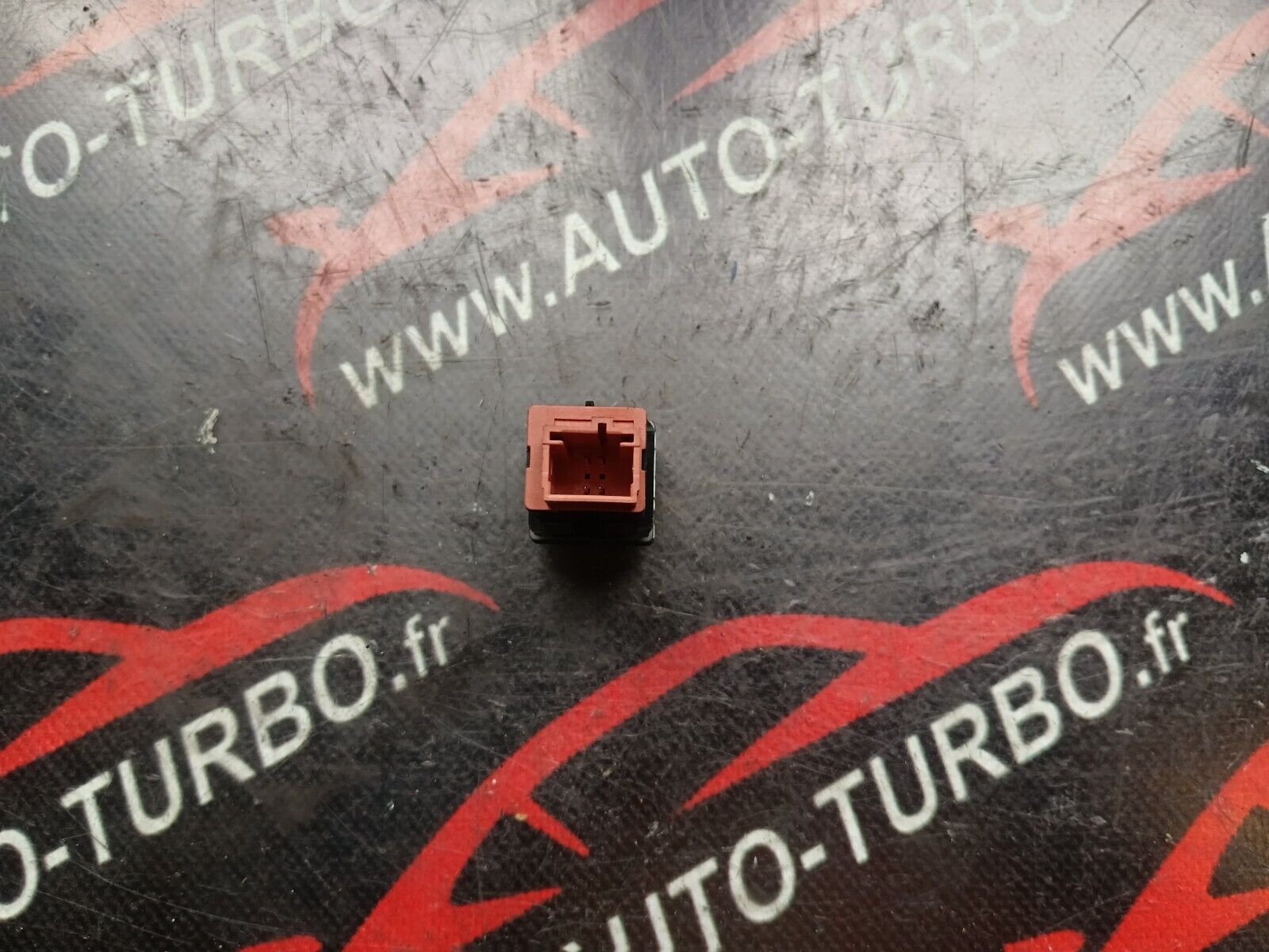 ACTIONNEUR TRAPPE CITROEN C4 PICASSO REFERENCE: 96530658