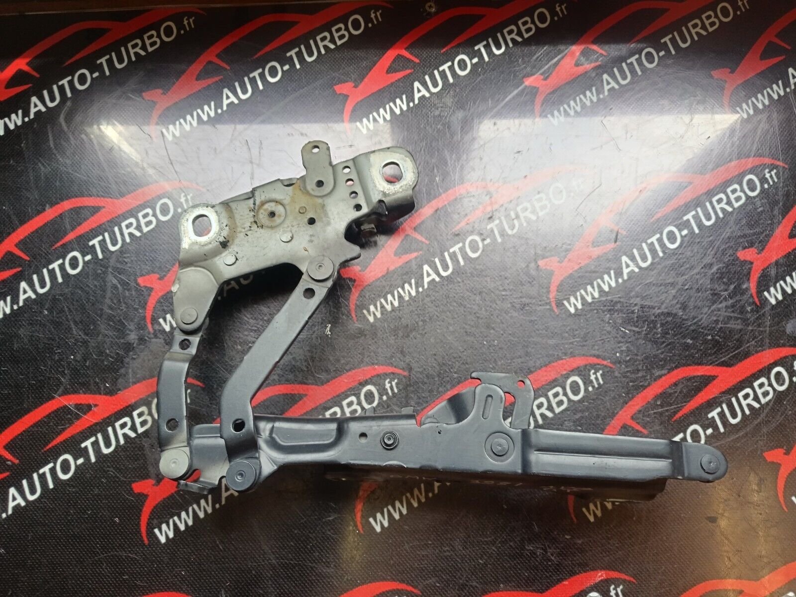 CHARNIERE CAPOT GAUCHE BMW 328i GT REFERENCE: 7239415