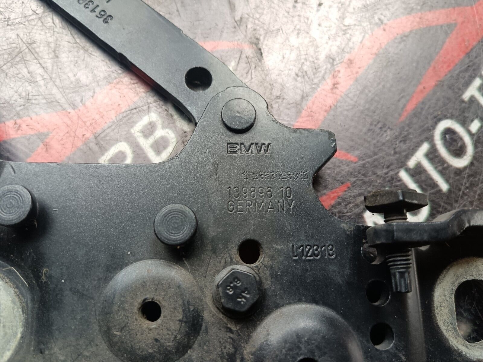 CHARNIERE CAPOT GAUCHE BMW 328i GT REFERENCE: 7239415