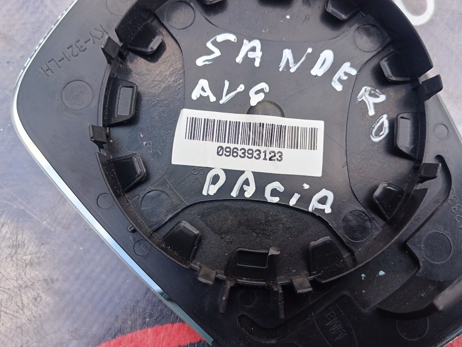 GLACE RETROVISEUR GAUCHE DACIA SANDERO