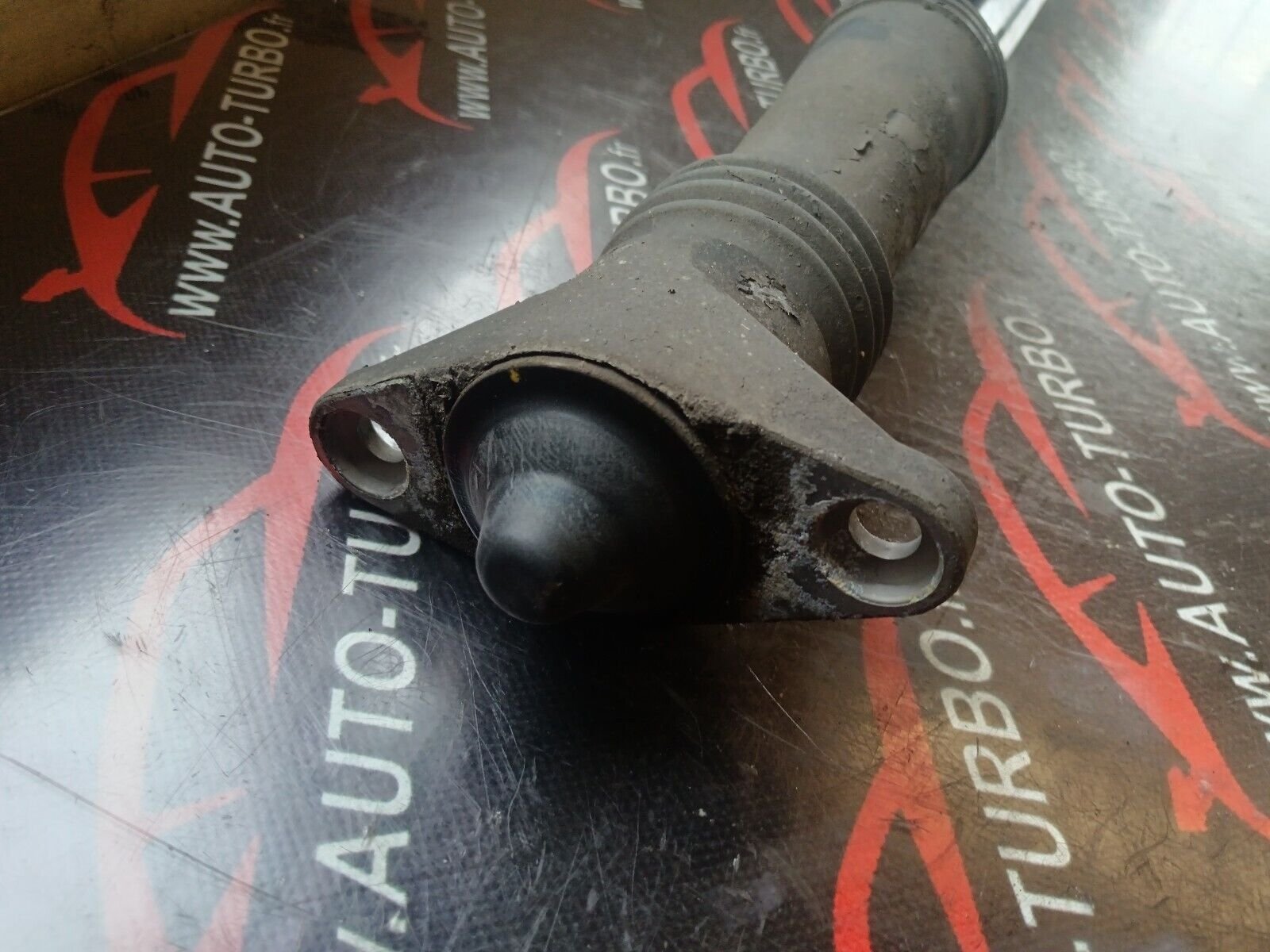 AMORTISSEUR ARRIERE DROIT HYUNDAI i30 1.6CRDI 90CH REFERENCE: 553102R250