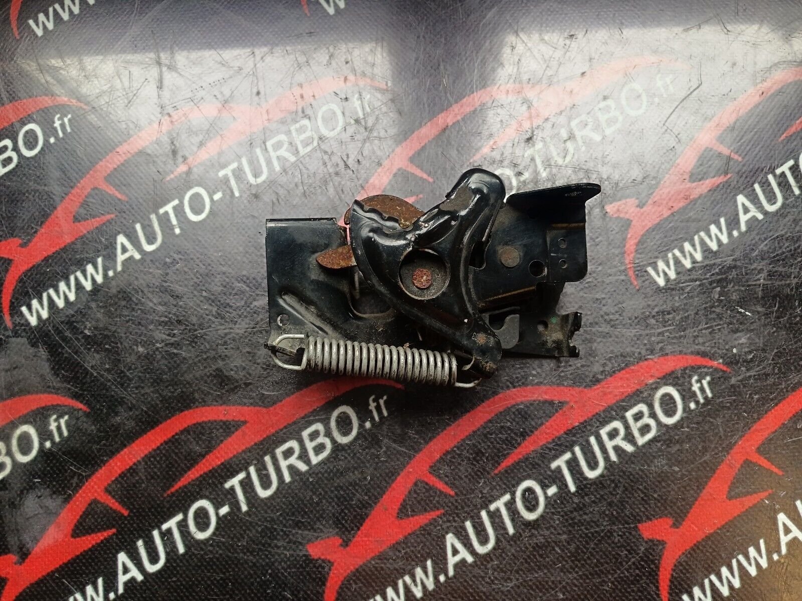 SERRURE CAPOT DROIT BMW 328i GT REFERENCE: 7242549