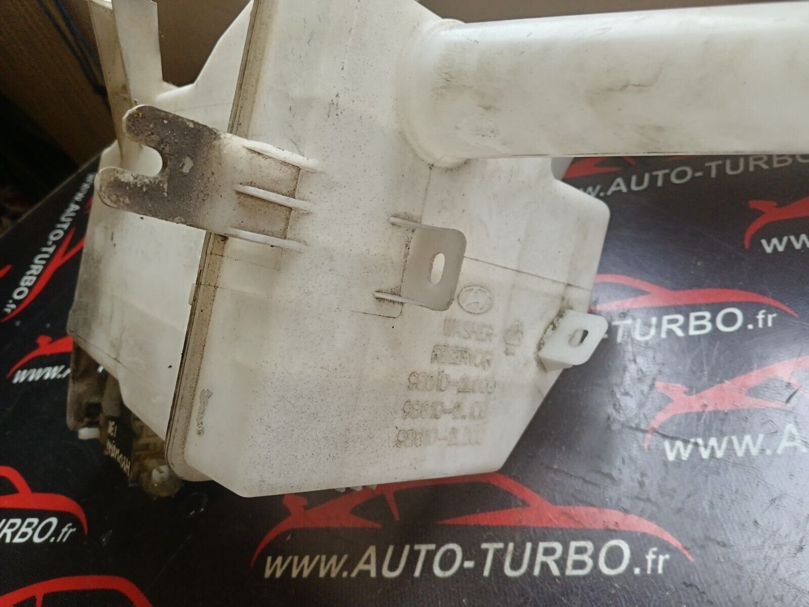 RESERVOIR LAVE GLACE HYUNDAI i30 1.6CRDI 90CH REFERENCE: 9861021000