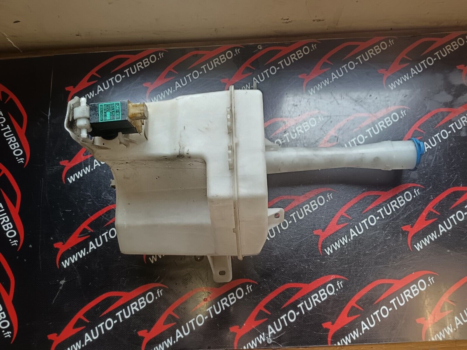 RESERVOIR LAVE GLACE HYUNDAI i30 1.6CRDI 90CH REFERENCE: 9861021000