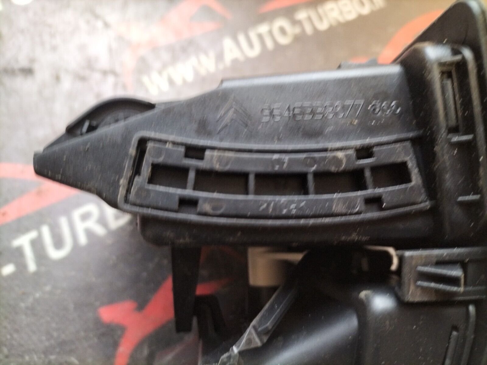 GRILLE  DE VENTILATION  AVANT GAUCHE CITROEN C4 9646337977