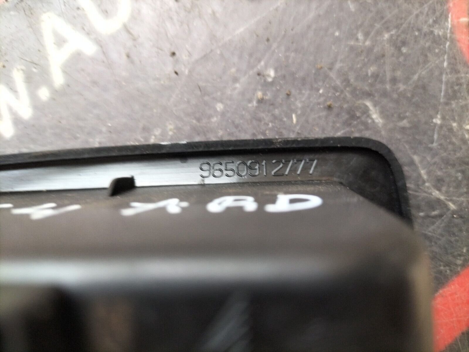 COMMANDE LEVE VITRE ARRIERE DROITE  CITROEN C4 9650912777