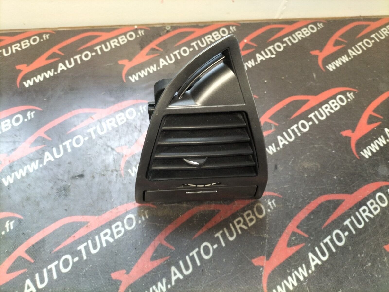 GRILLE  DE VENTILATION  AVANT DROITE CITROEN C4 9646337977