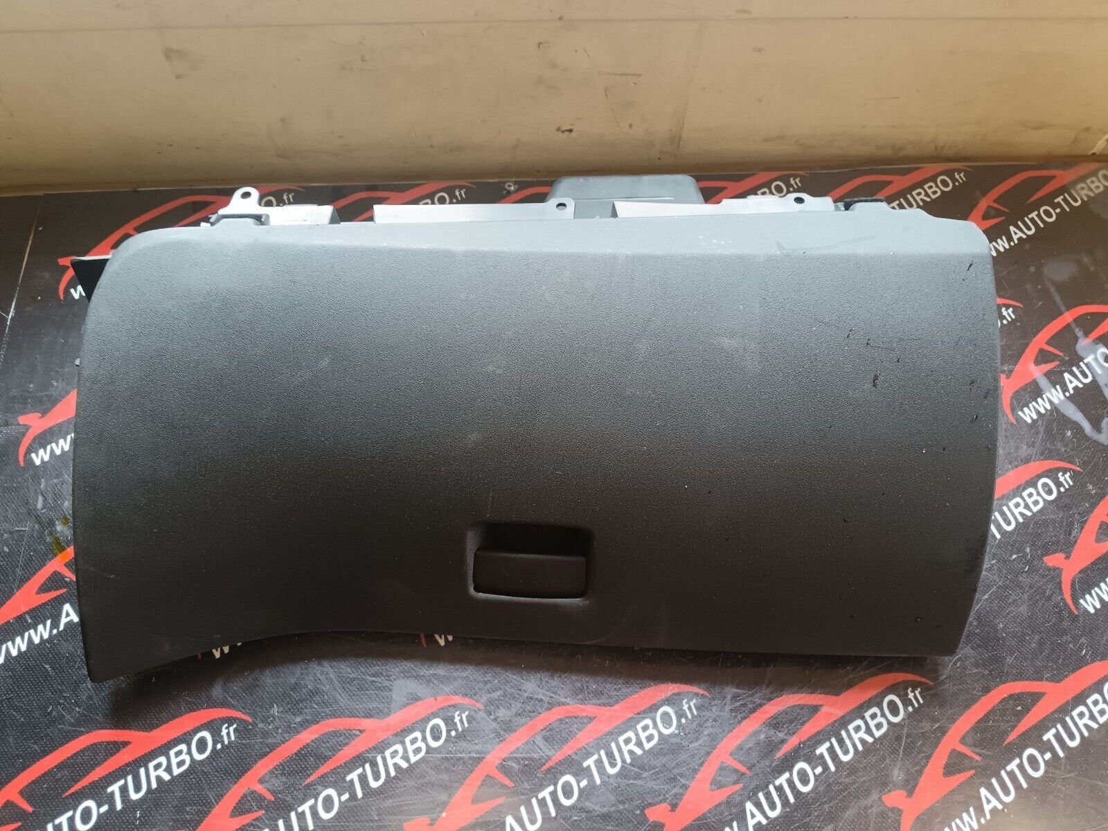 BOITE A GANTS CITROEN C4 PICASSO REFERENCE: 9654110577