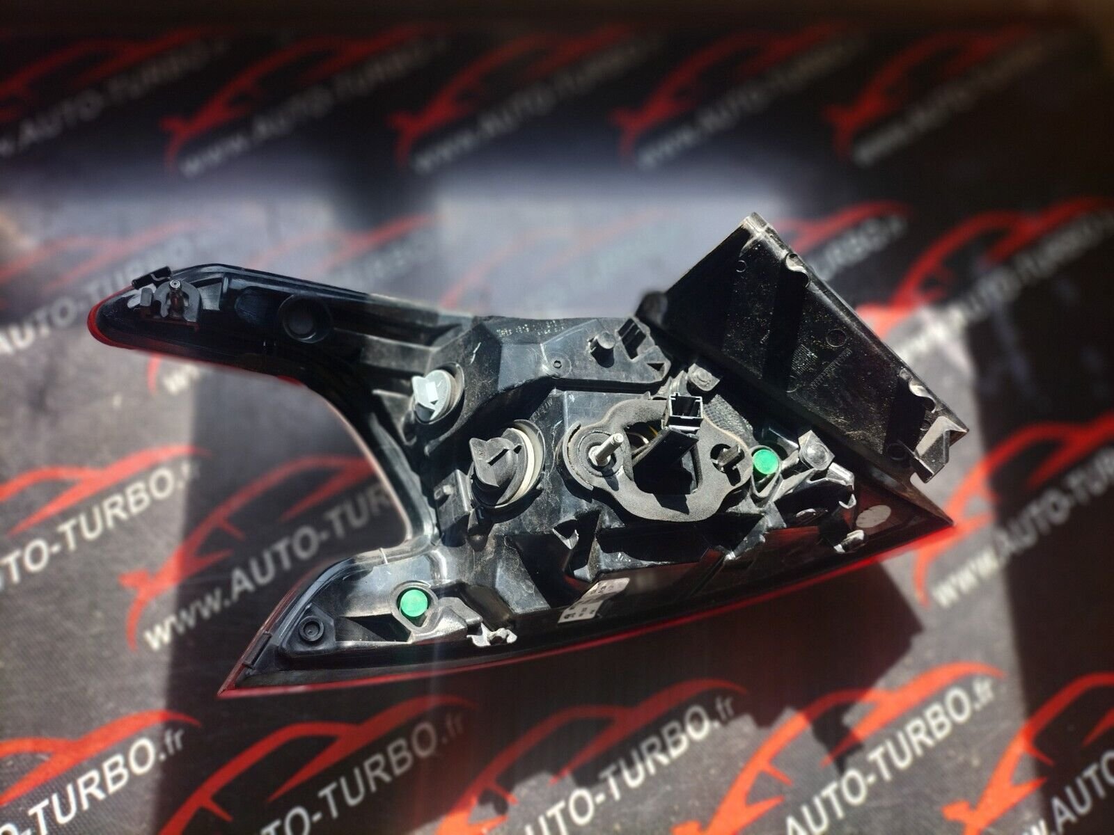 FEUX ARRIERE DROITE PEUGEOT 308 PHASE 2 9677817580, 81250201