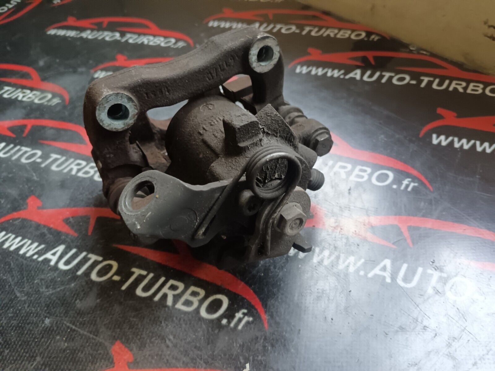 ETRIER ARRIERE DROIT CITROEN C4 COUPE REFERENCE: 9670366080