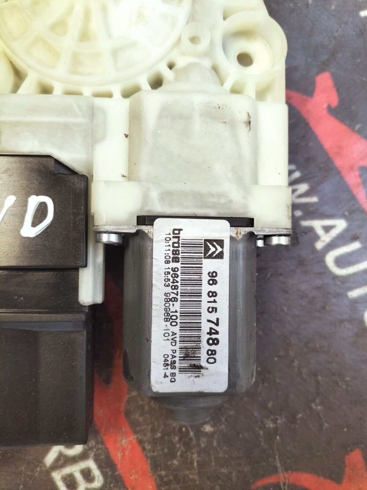 MOTEUR LEVE VITRE AVANT DROITE CITROEN C4  9681574880