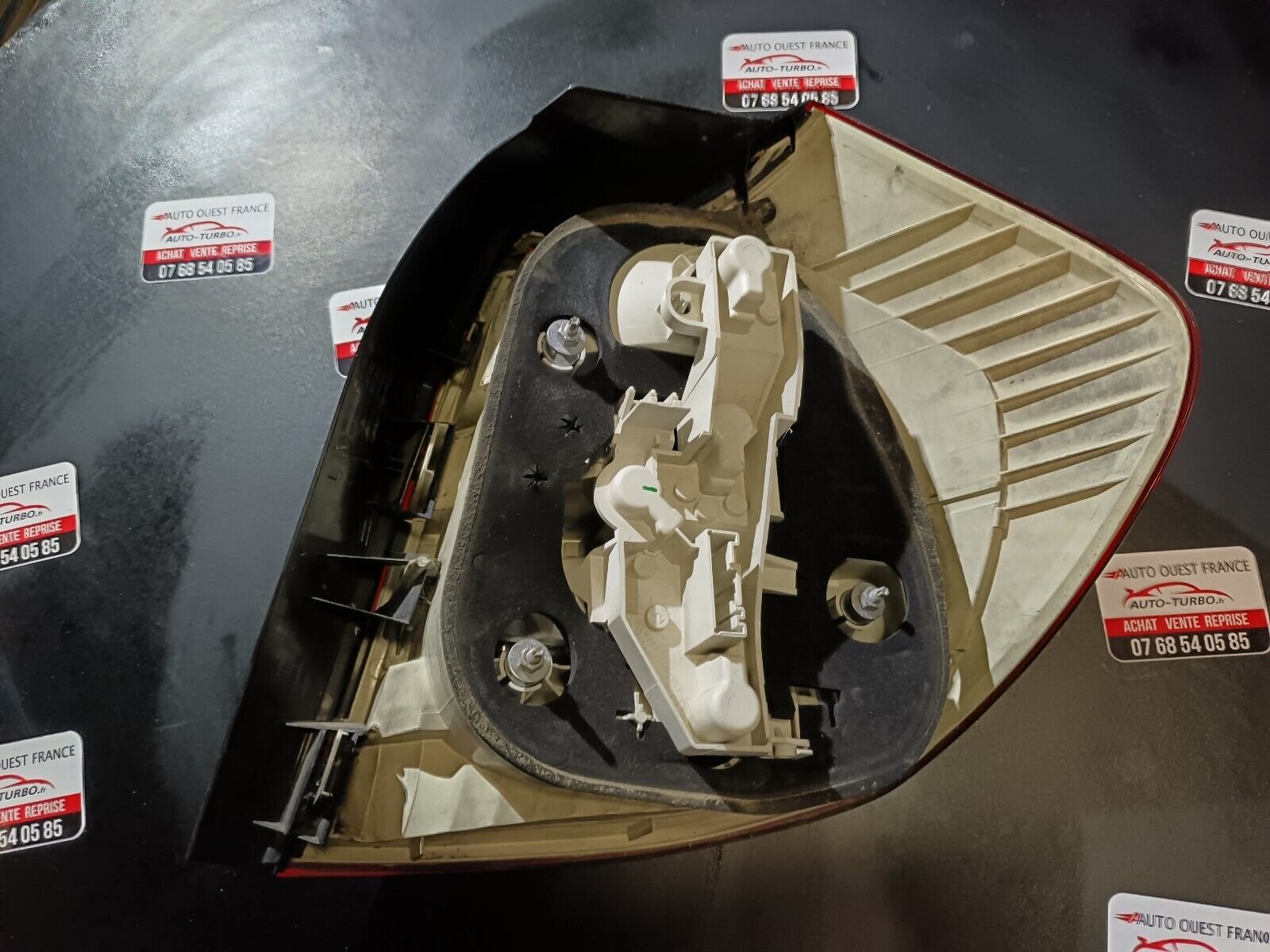 FEU ARRIERE GAUCHE SERIE1 E87 E81 REFERANCE: 63217164955