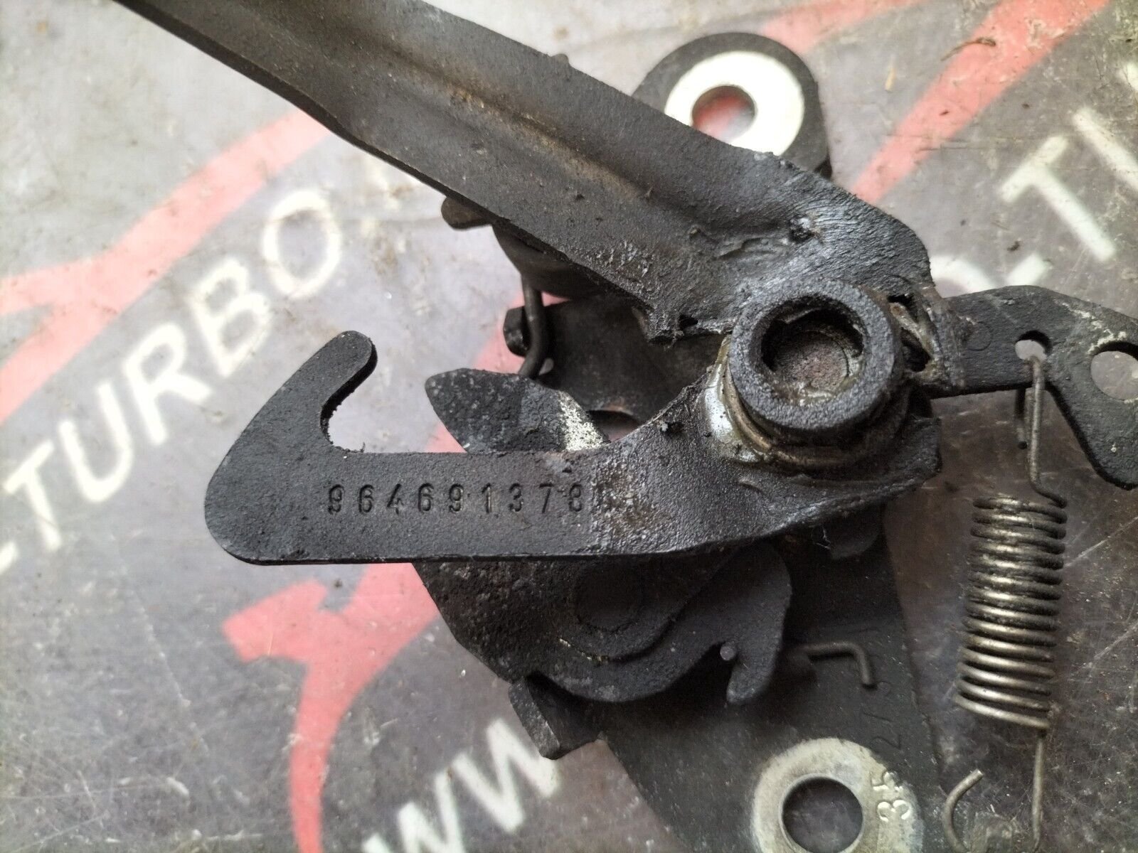 SERRURE DE CAPOT CITROEN C4 1.6 HDI 110 CH 9646913780