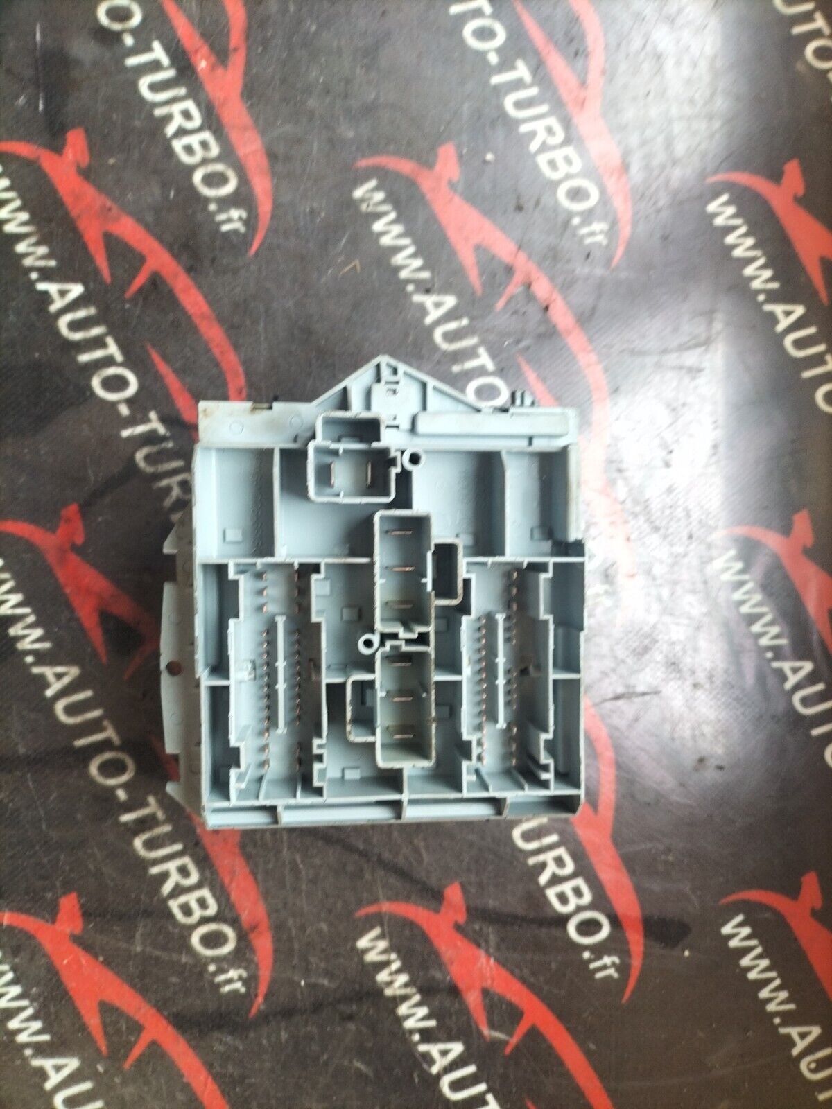 BOITIER FUSIBLES  PSA FIAT BOXER JUMPER DUCATO 2.2 HDI . 13766110080