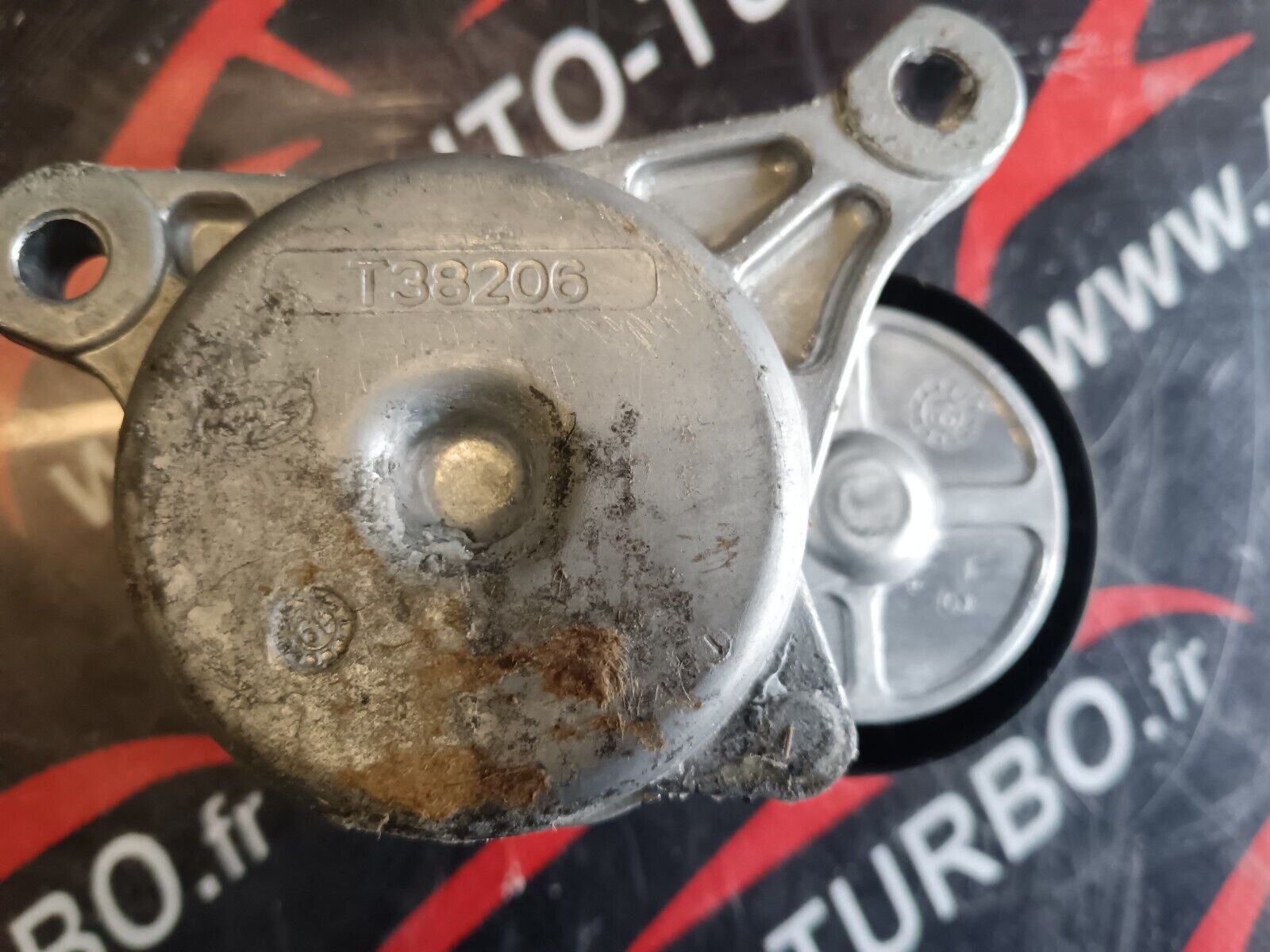 KIT DISTRIBUTION AVEC LA POMPE PEUGEOT 307cc 2.0 16V  136CH ESSENCE