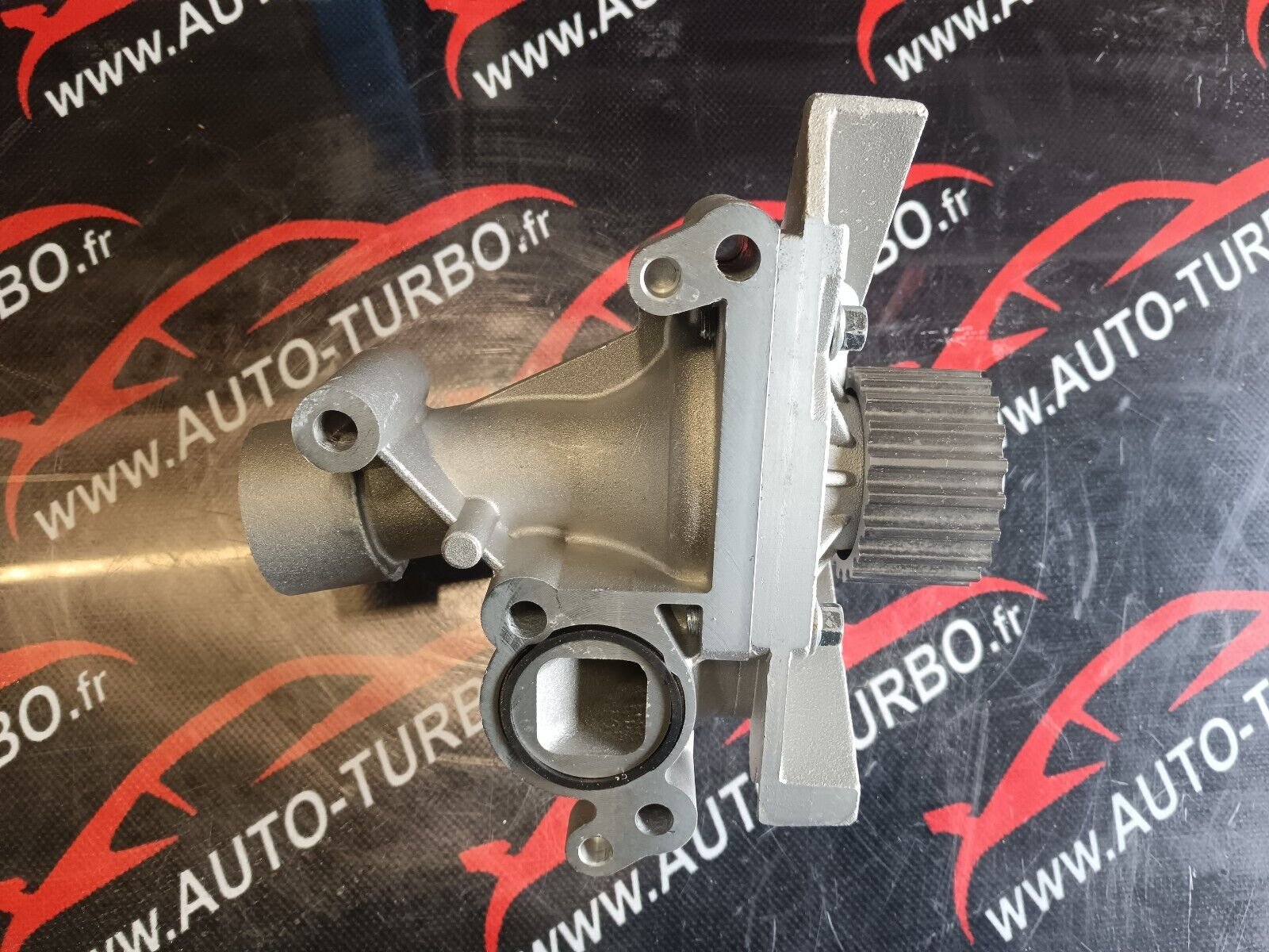 KIT DISTRIBUTION AVEC LA POMPE PEUGEOT 307cc 2.0 16V  136CH ESSENCE