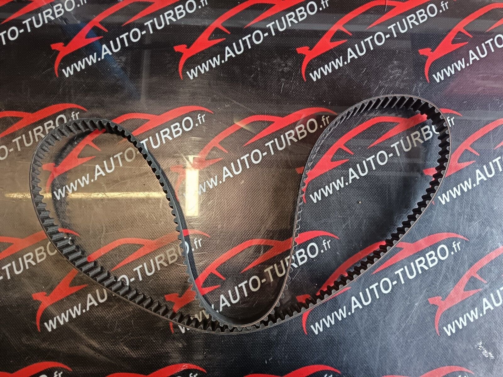 KIT DISTRIBUTION AVEC LA POMPE PEUGEOT 307cc 2.0 16V  136CH ESSENCE