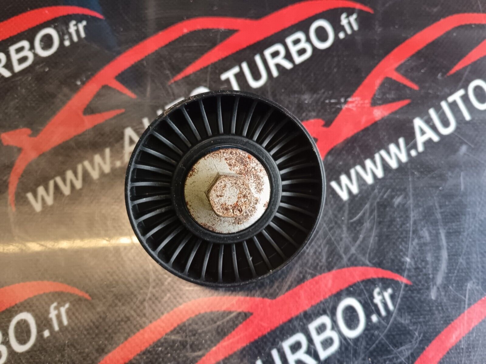 KIT DISTRIBUTION AVEC LA POMPE PEUGEOT 307cc 2.0 16V  136CH ESSENCE