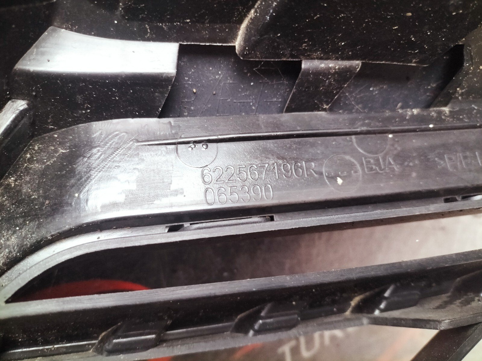 GRILE DE CALANDRE AVANT RENAULT CLIO 5  62256719R