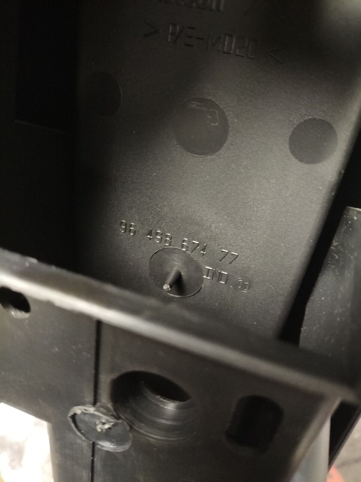 ACCOUDOIR CENTRAL BOITE A GANTS  CITROEN C4  1.6 HDI 110 CH 9649867477