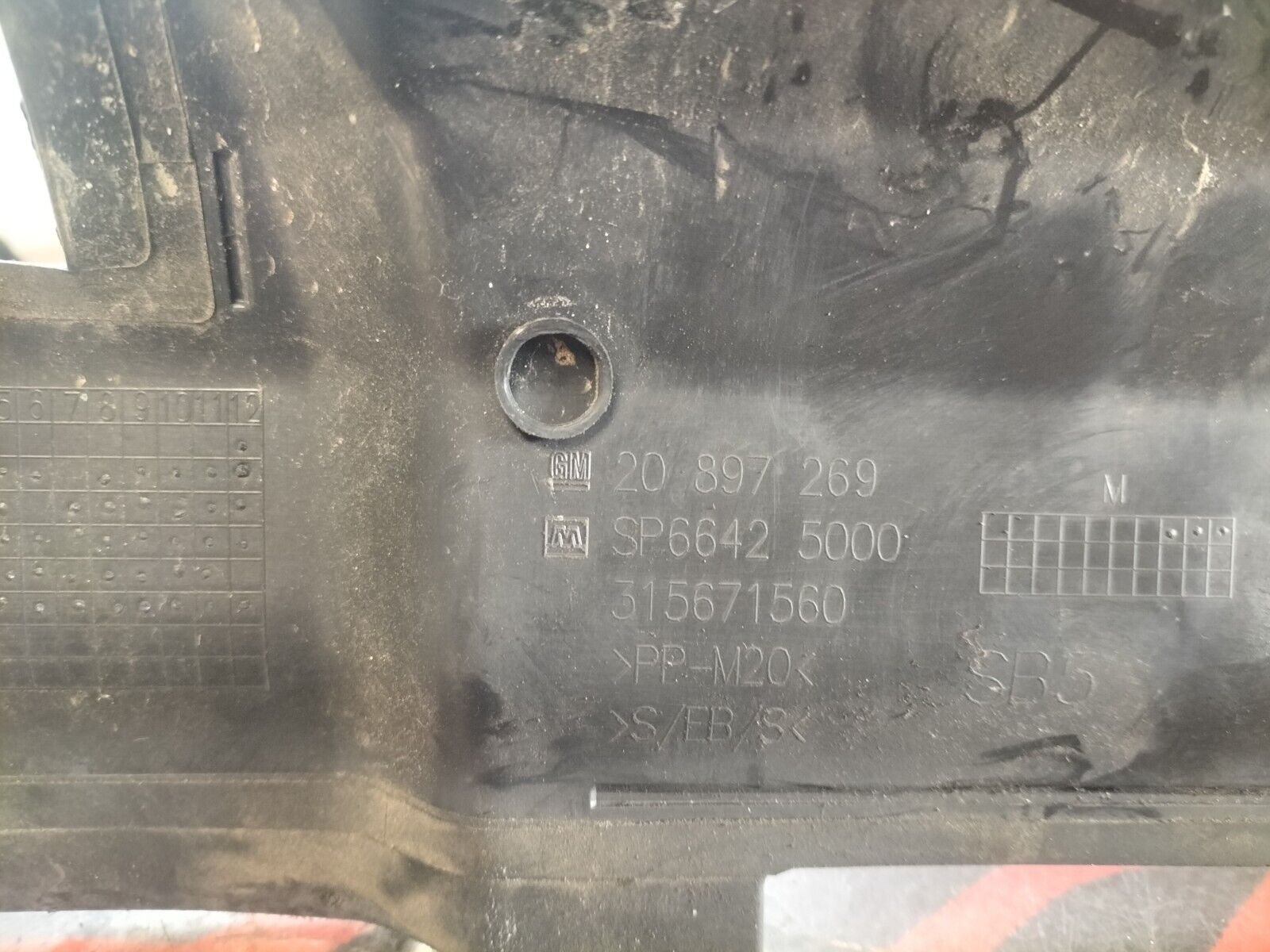 CARENAGE VENTILATEUR RADIATEUR HAUT DROIT OPEL ZAFIRA C TOURER 20897269