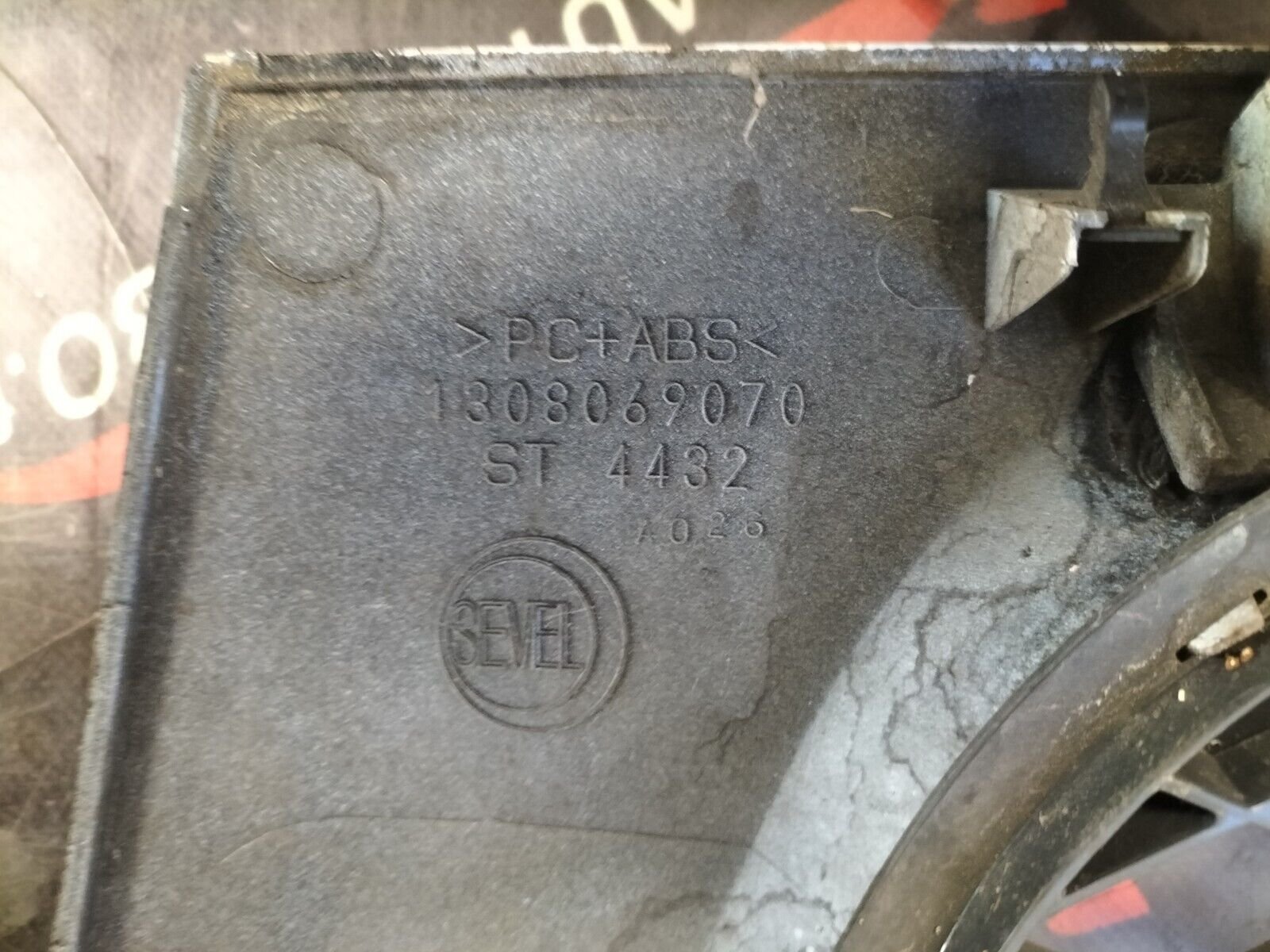 GRILLE DE CALENDRE FACE  CITROEN JUMPER 2.2 HDI 1308069070