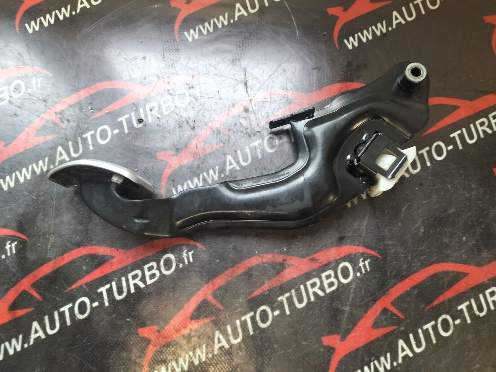 PEDALE D'EMBREYAGE CITROEN DS3  1.6 THP 156 CH