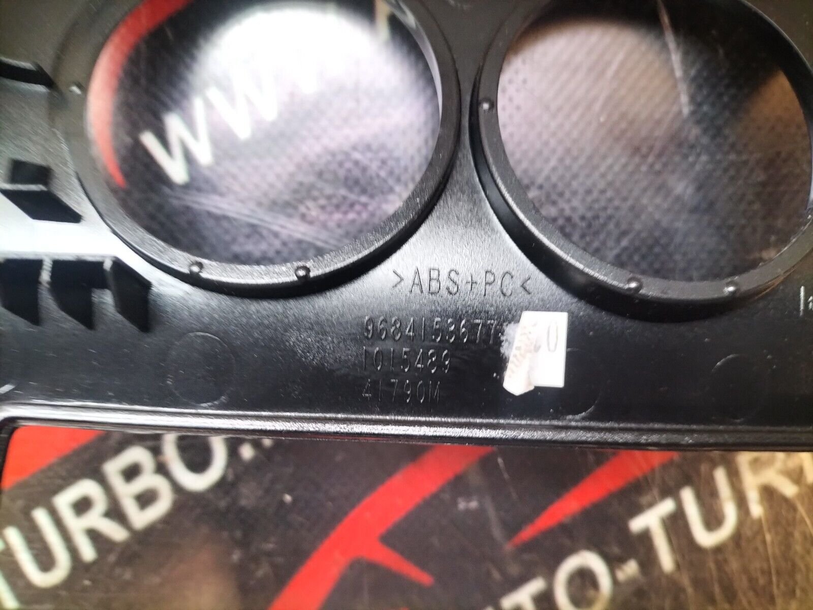 CONSOLE CENTRALE NOIR CHROME CITROEN DS3  1.6 THP  9684153677