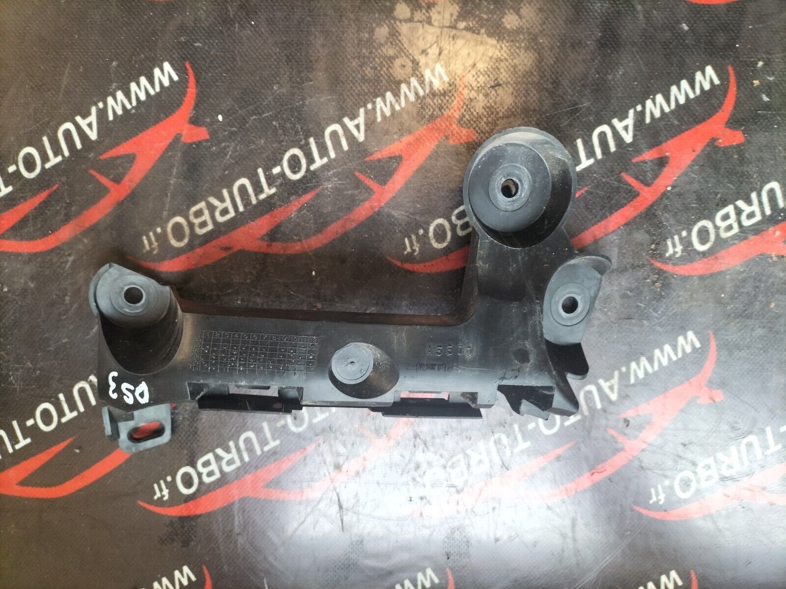 SUPPORT FIXATION  PARE CHOC ARRIERE DROITE   CITROEN DS3  1.6 THP  9683743080