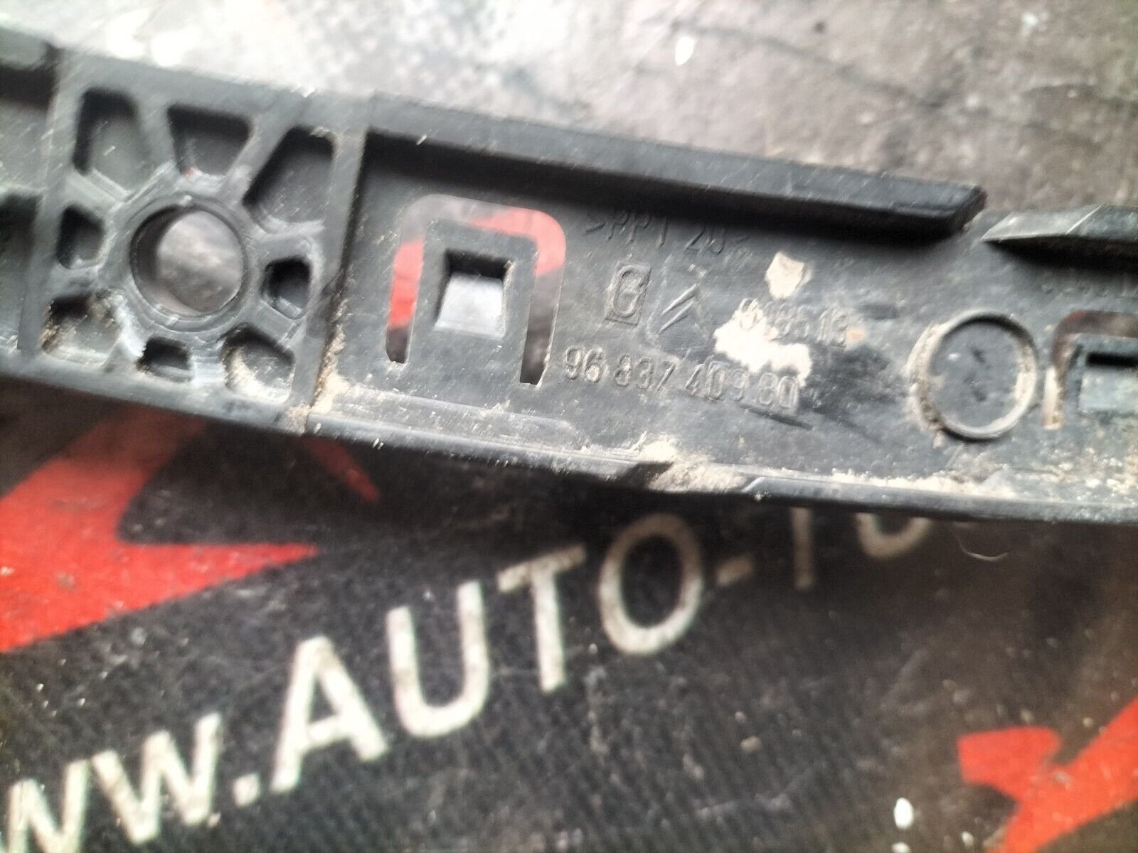 SUPPORT FIXATION  PARE CHOC ARRIERE DROITE   CITROEN DS3  1.6 THP  9683740880