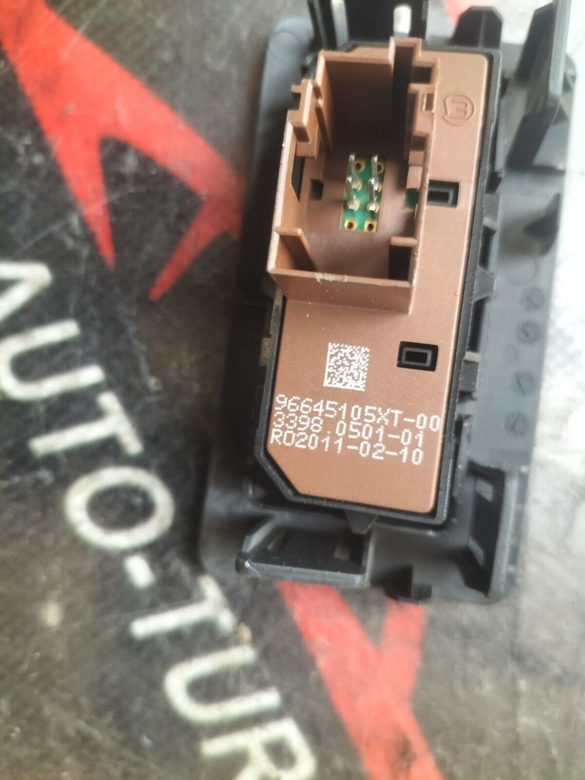 BOUTON INTERUPTEUR ESP CITROEN DS3  1.6 THP  96645105XT