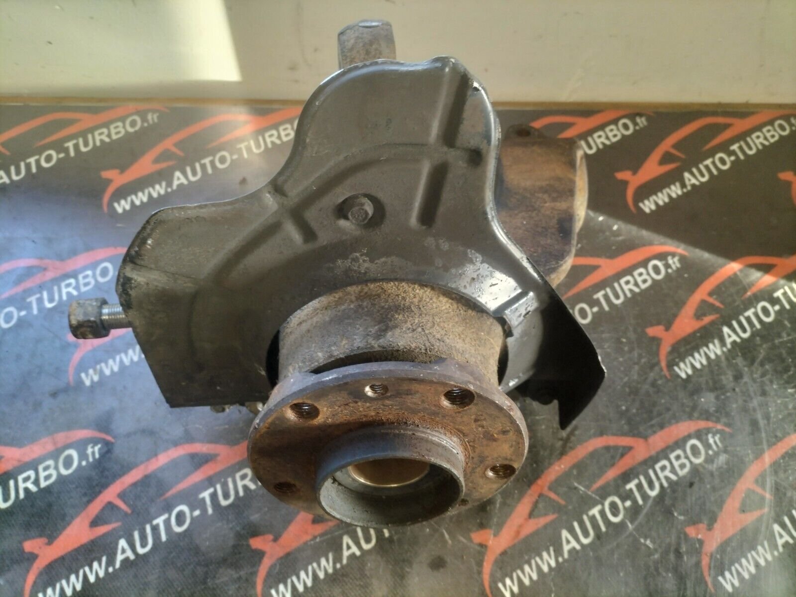 MOYEU DE ROUE AVANT DROITE PEUGEOT BOXER CITROEN JUMPER 2.2 HDI